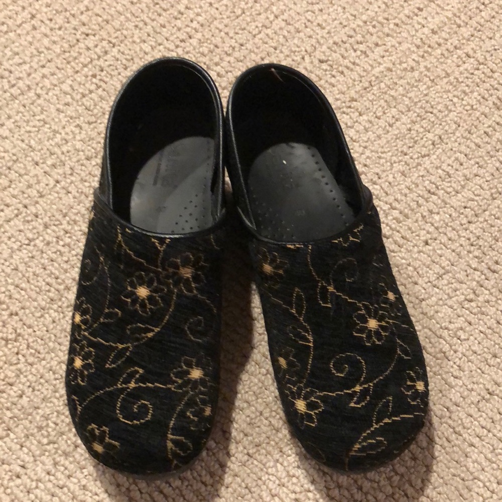 Sanita professional Black Floral tapestry clogs